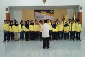 Pengurus BEM Uniku saat dilantik Rektor Uniku. 